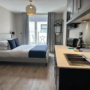 Central Studios Hotel