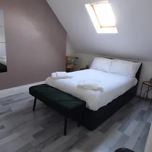 Casa Jimenez - Close To Town With Shared Bathroom Guest house