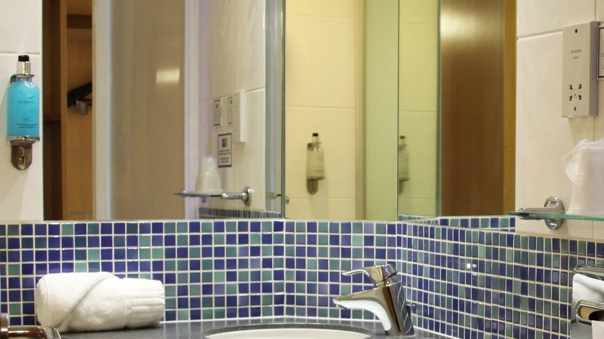 Holiday Inn Express Cardiff Airport, An Ihg Hotel