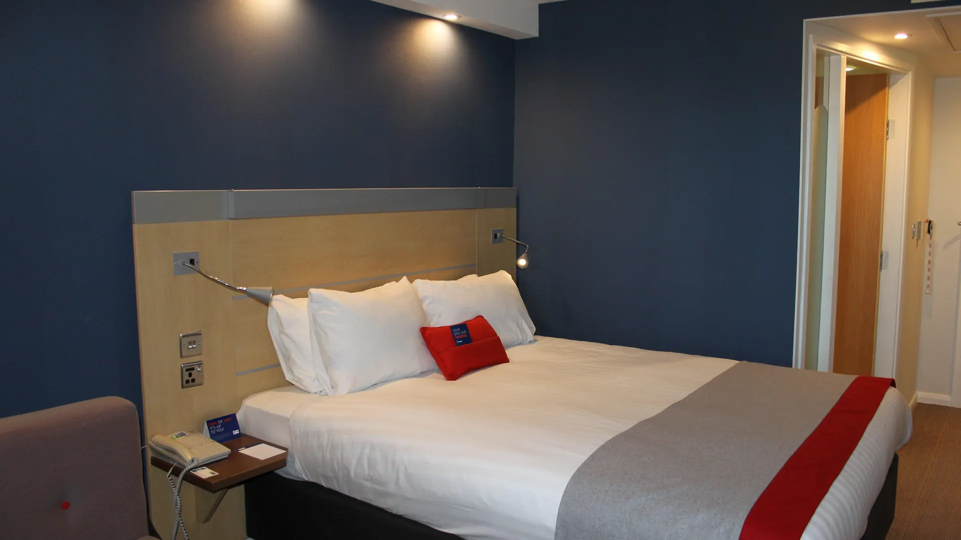 Holiday Inn Express Cardiff Airport, An Ihg Hotel