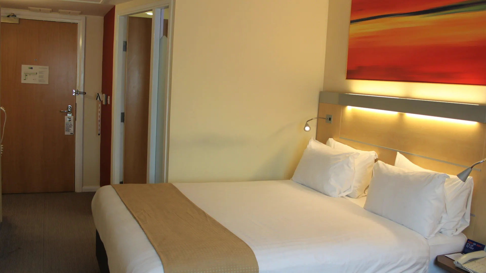 ***  Holiday Inn Express Cardiff Airport, An Ihg Hotel United Kingdom